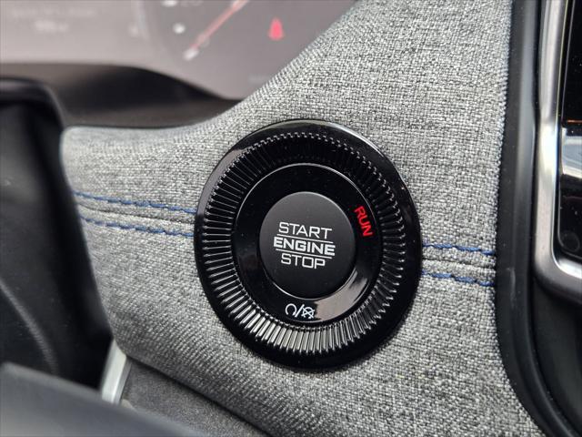 Photo of 2025 Diamond Black Crystal Pearlcoat Jeep Compass