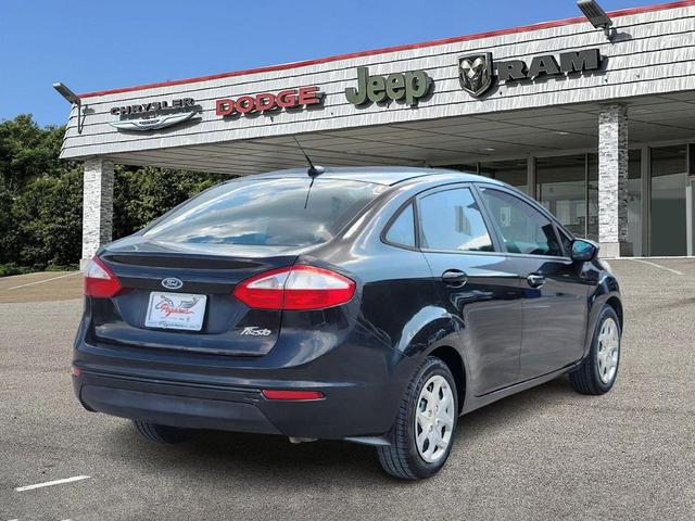 Photo of 2014 TUXEDO BLACK METALLIC Ford Fiesta