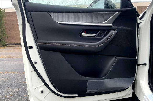 Photo of 2025 White Mazda CX-70 PHEV