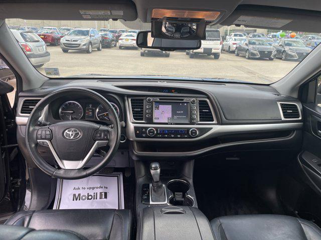Photo of 2015 Attitude Black Metallic Toyota Highlander