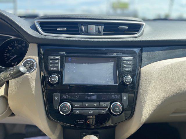 Photo of 2015 Midnight Jade Nissan Rogue