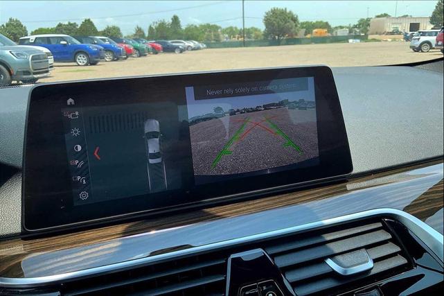 Photo of 2019 Black Sapphire Metallic BMW 540