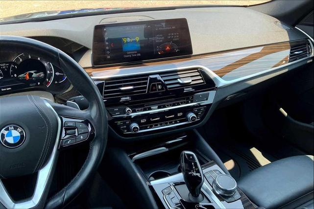 Photo of 2019 Black Sapphire Metallic BMW 540