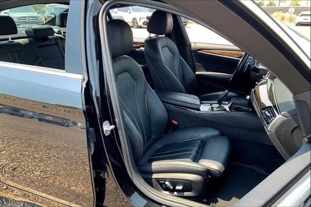 Photo of 2019 Black Sapphire Metallic BMW 540