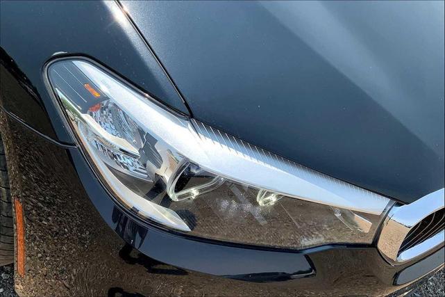 Photo of 2019 Black Sapphire Metallic BMW 540