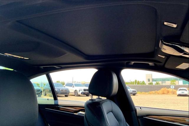 Photo of 2019 Black Sapphire Metallic BMW 540