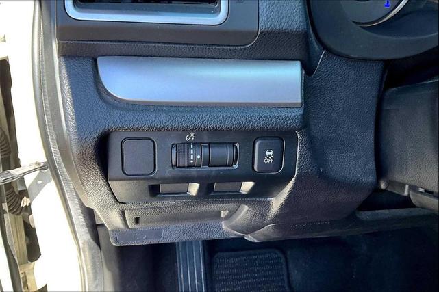 Photo of 2016 Crystal White Pearl Subaru Forester
