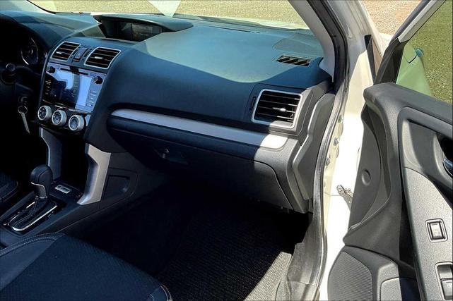 Photo of 2016 Crystal White Pearl Subaru Forester