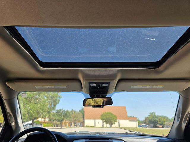 Photo of 2016 Granite Crystal Metallic Clearcoat RAM 2500