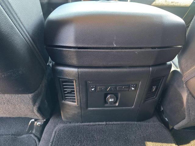 Photo of 2016 Granite Crystal Metallic Clearcoat RAM 2500