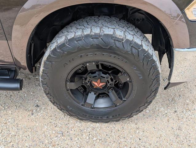 Photo of 2018 Brilliant Black Crystal Pearlcoat RAM 1500