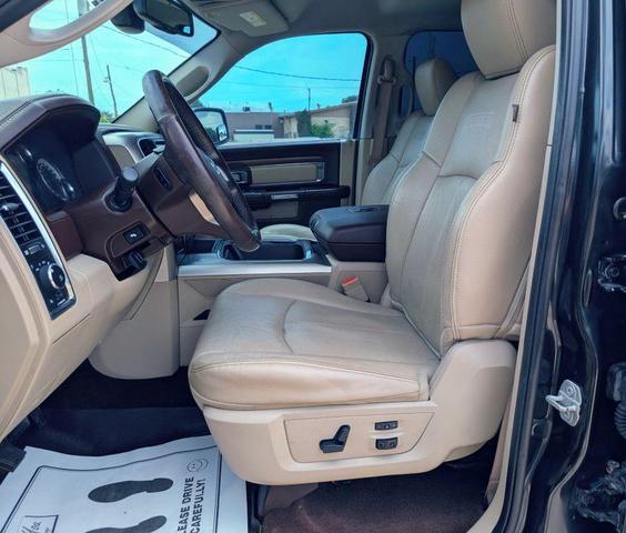 Photo of 2018 Brilliant Black Crystal Pearlcoat RAM 1500