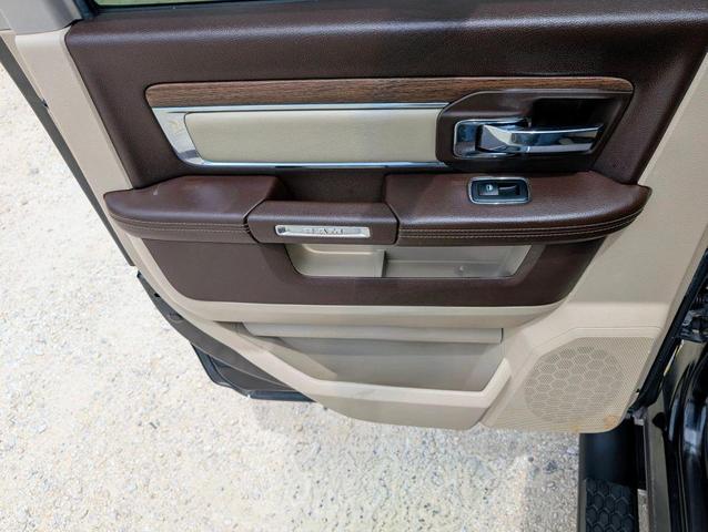 Photo of 2018 Brilliant Black Crystal Pearlcoat RAM 1500