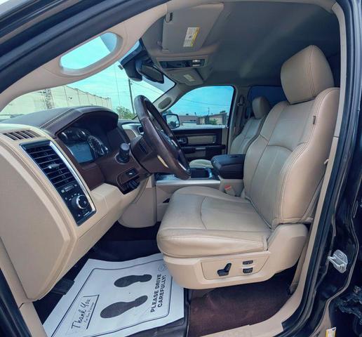Photo of 2018 Brilliant Black Crystal Pearlcoat RAM 1500