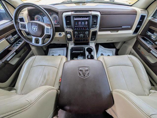 Photo of 2018 Brilliant Black Crystal Pearlcoat RAM 1500