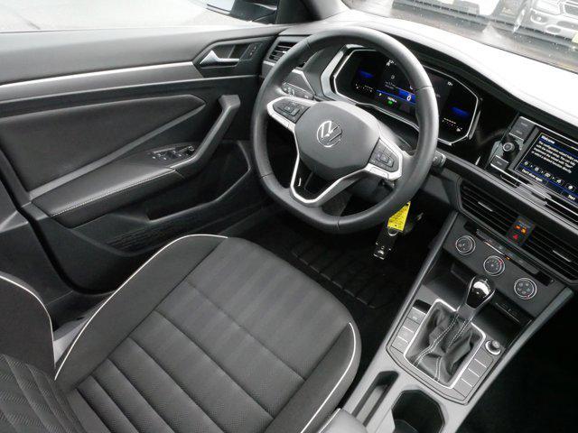 Photo of 2022 Platinum Gray Metallic Volkswagen Jetta