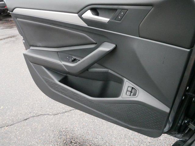 Photo of 2022 Platinum Gray Metallic Volkswagen Jetta