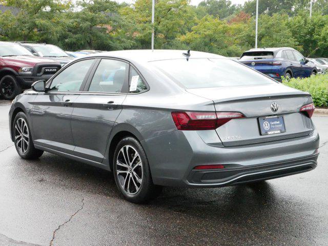 Photo of 2022 Platinum Gray Metallic Volkswagen Jetta