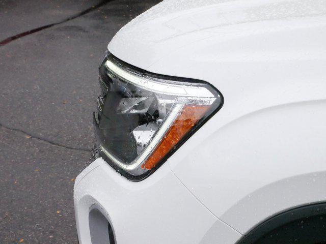 Photo of 2024 Opal White Pearl Volkswagen Atlas