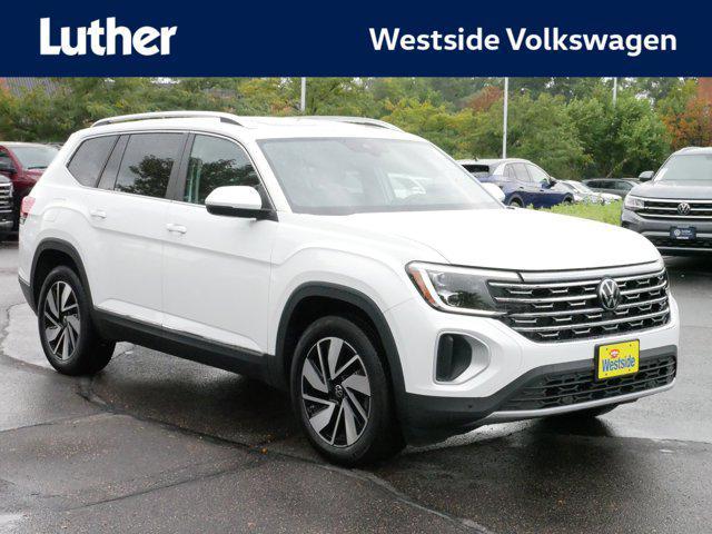 Photo of 2024 Opal White Pearl Volkswagen Atlas