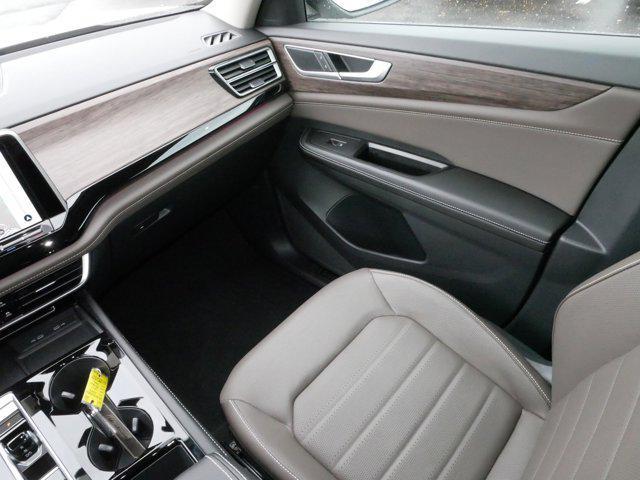 Photo of 2024 Opal White Pearl Volkswagen Atlas