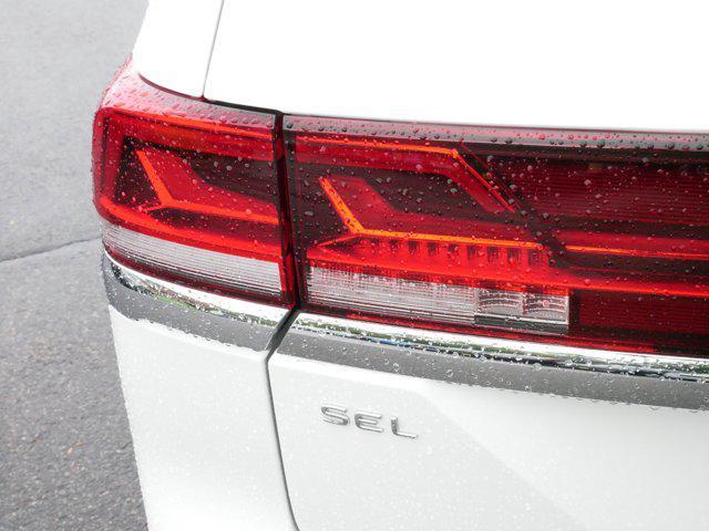 Photo of 2024 Opal White Pearl Volkswagen Atlas