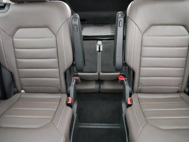 Photo of 2024 Opal White Pearl Volkswagen Atlas