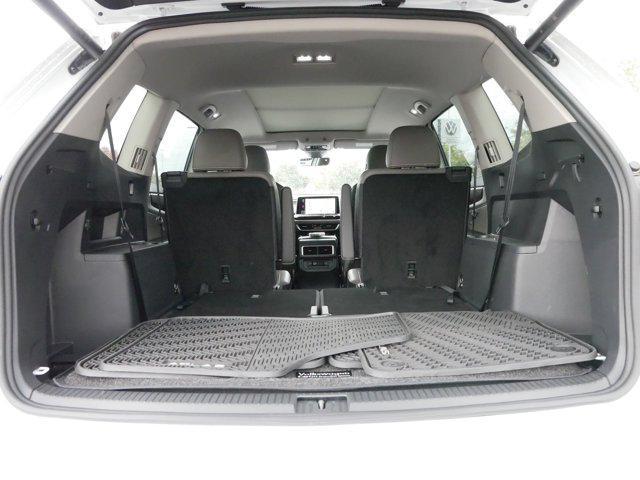 Photo of 2024 Opal White Pearl Volkswagen Atlas