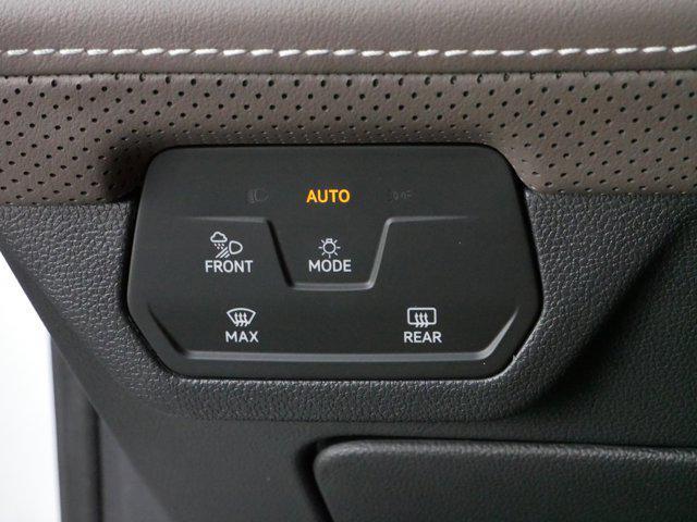 Photo of 2024 Opal White Pearl Volkswagen Atlas