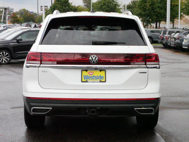 Photo of 2024 Opal White Pearl Volkswagen Atlas