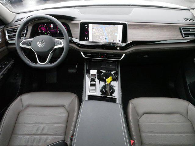 Photo of 2024 Opal White Pearl Volkswagen Atlas