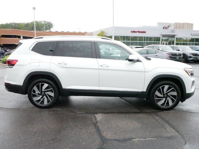 Photo of 2024 Opal White Pearl Volkswagen Atlas