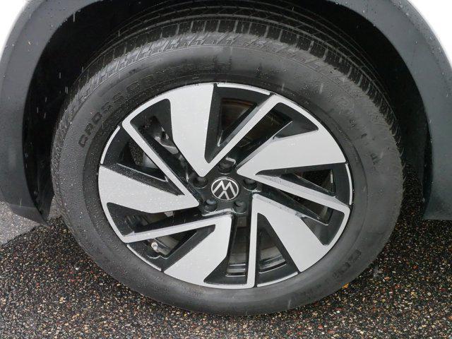 Photo of 2024 Opal White Pearl Volkswagen Atlas