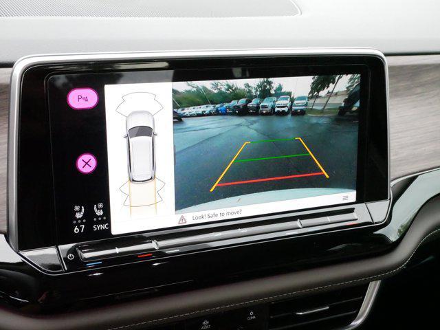 Photo of 2024 Opal White Pearl Volkswagen Atlas