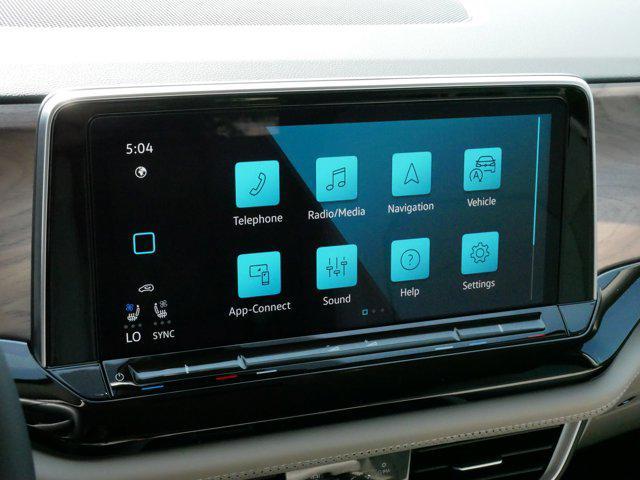 Photo of 2024 Pure White Volkswagen Atlas