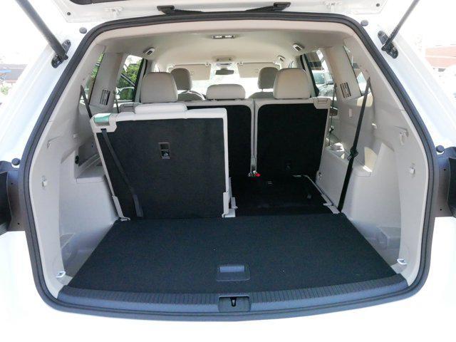 Photo of 2024 Pure White Volkswagen Atlas