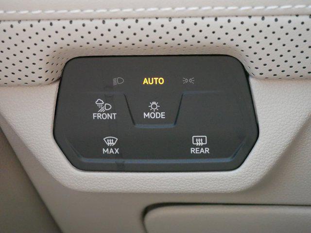 Photo of 2024 Pure White Volkswagen Atlas