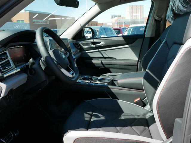 Photo of 2025 Avocado Green Pearl Volkswagen Atlas