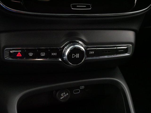 Photo of 2025 Silver Dawn Metallic Volvo XC40