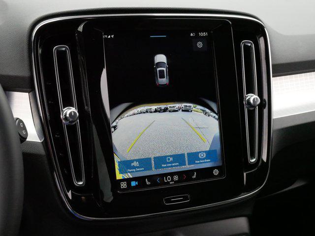 Photo of 2025 Silver Dawn Metallic Volvo XC40
