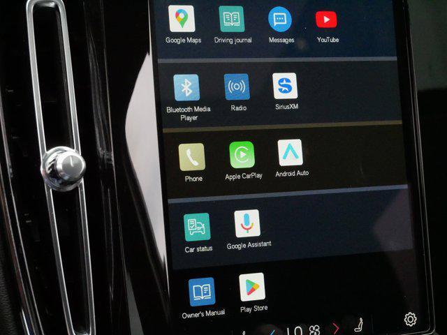 Photo of 2025 Silver Dawn Metallic Volvo XC40