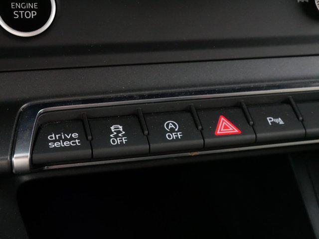 Photo of 2022 White Audi Q3
