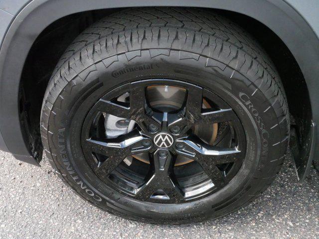 Photo of 2024 Pure Gray Volkswagen Atlas