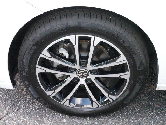 Photo of 2025 Pure White Volkswagen Jetta