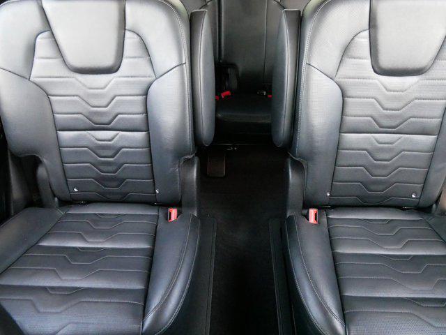 Photo of 2022 Glacial White Pearl Kia Telluride