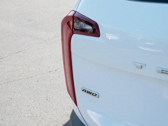 Photo of 2022 Glacial White Pearl Kia Telluride