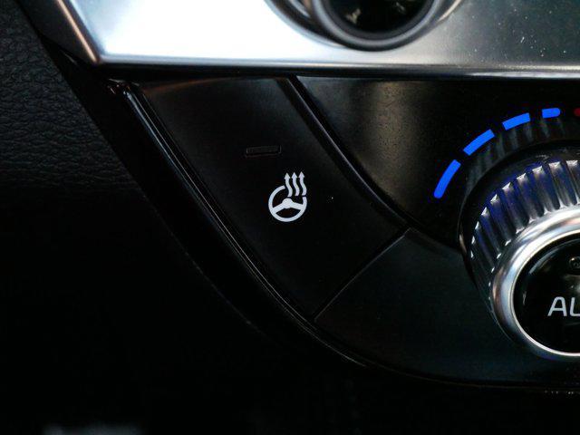 Photo of 2022 Glacial White Pearl Kia Telluride