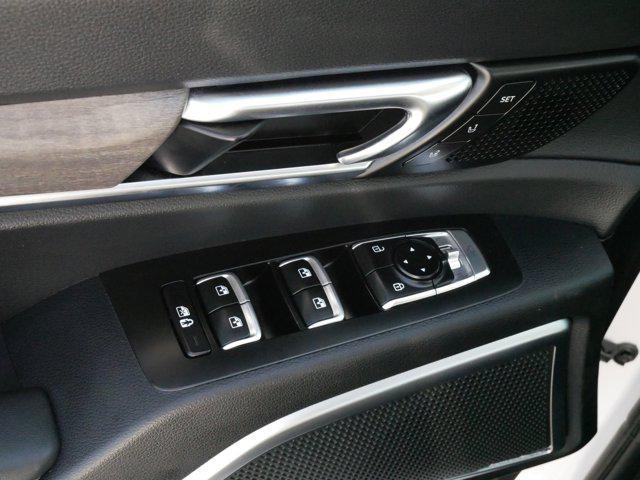 Photo of 2022 Glacial White Pearl Kia Telluride