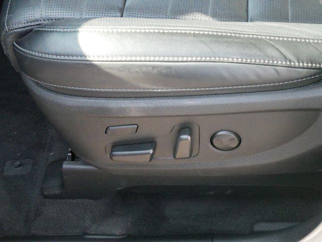 Photo of 2022 Glacial White Pearl Kia Telluride
