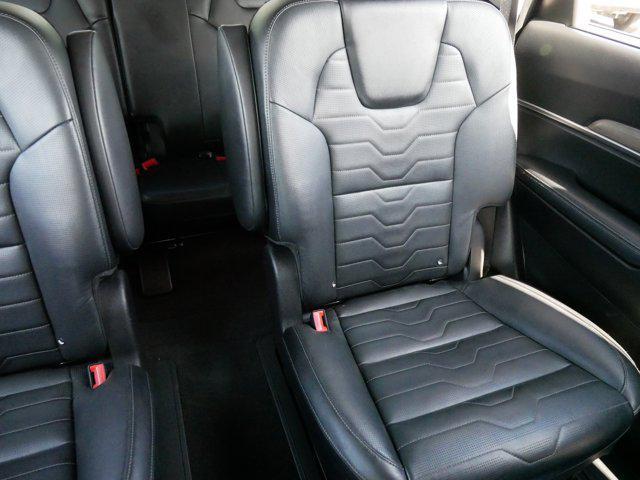 Photo of 2022 Glacial White Pearl Kia Telluride